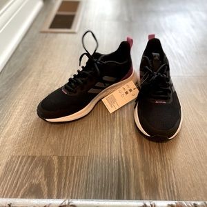 NWT Adidas Fluidstreet WN size 7